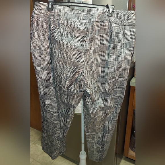 Womans Plus Size Houndstooth Plaid Print Pants Zac & Rachel size 22W - Picture 4 of 4